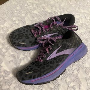 Brooks women GHOST 7 great condition.
